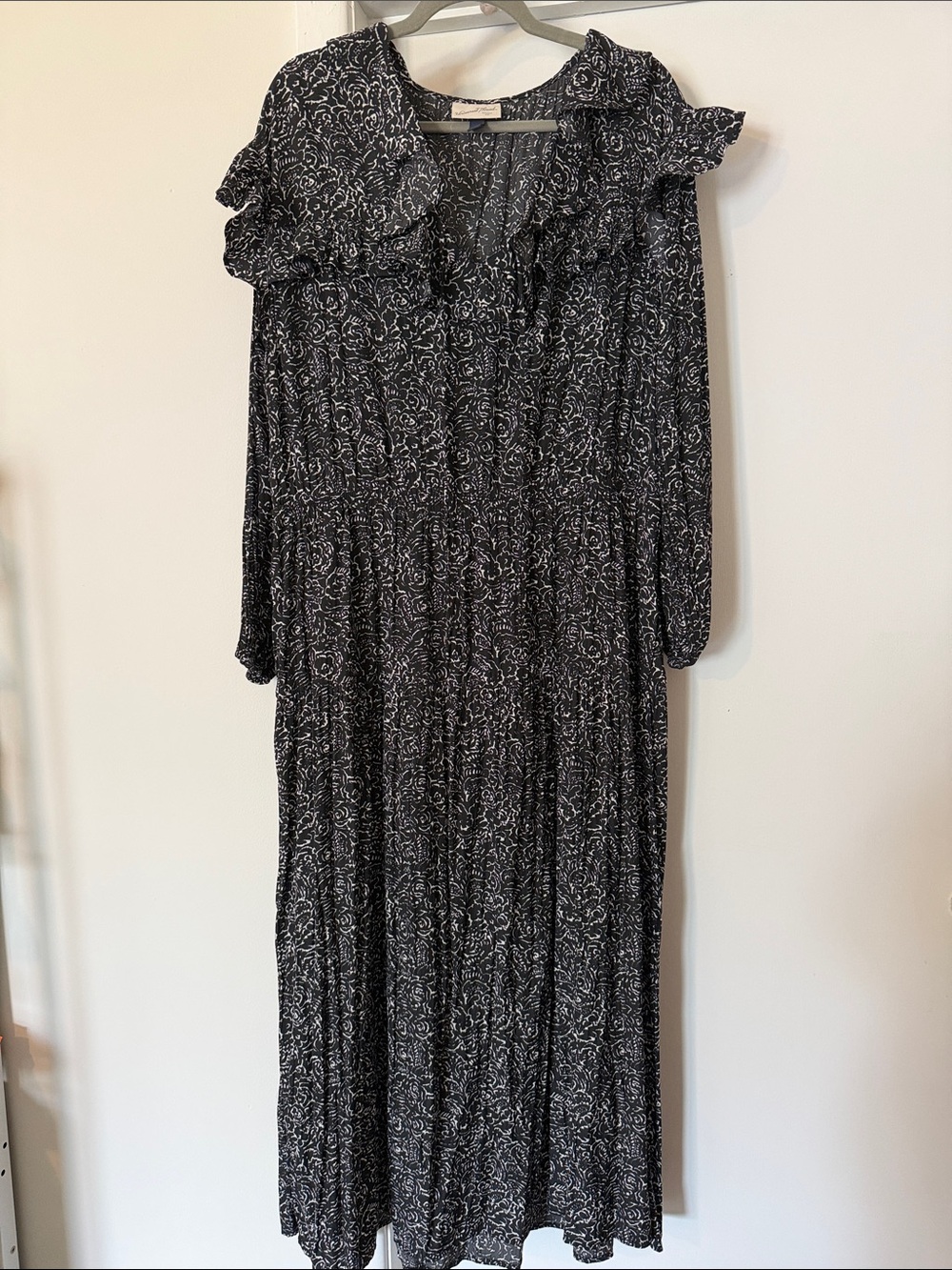Universal Thread Black and White Floral Ruffle Maxi Dress